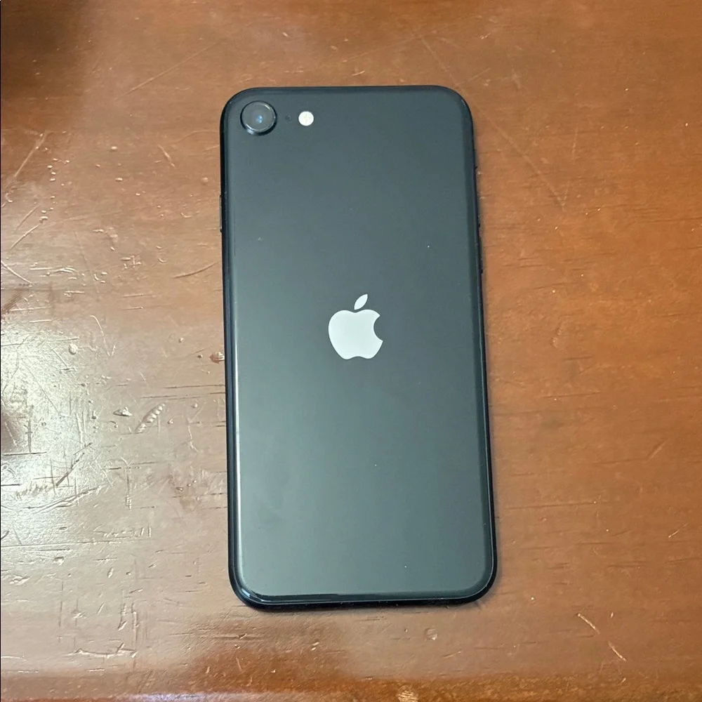 Apple iPhone SE (2022) Black with Clear Case